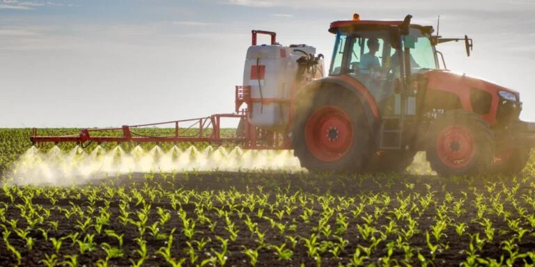 Máquina agrícola em lavoura representa produção e custos do agro sergipano