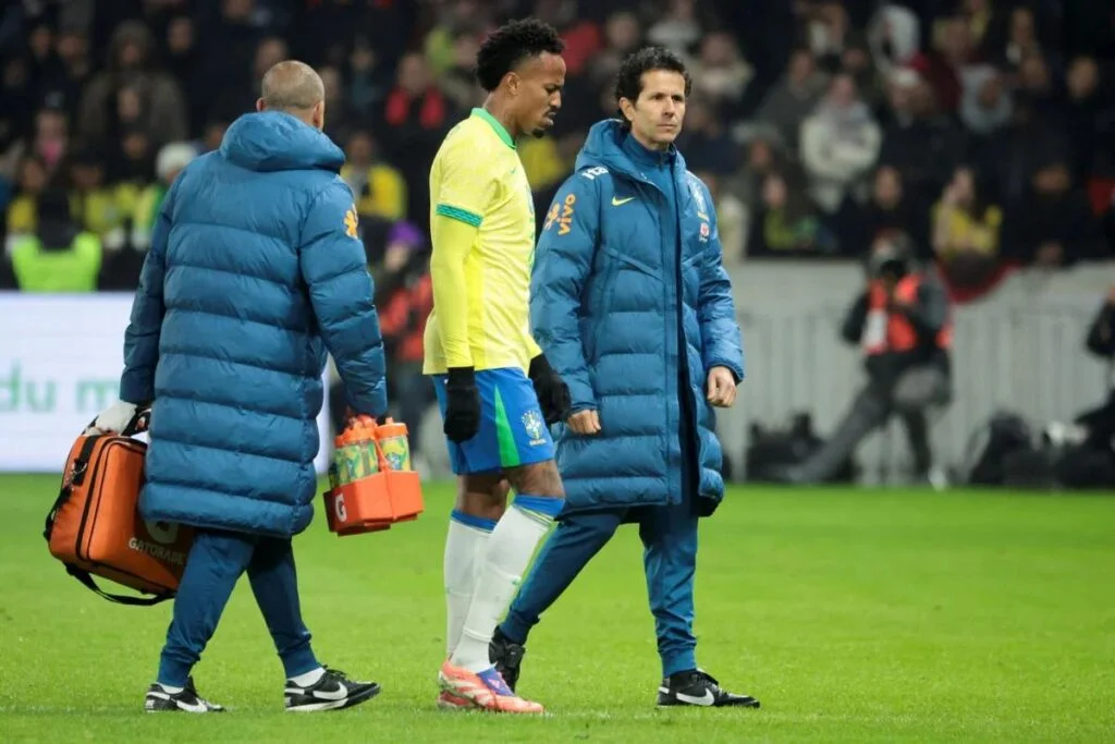 Comissão acompanha condição física e recuperação de atleta no futebol de alto rendimento