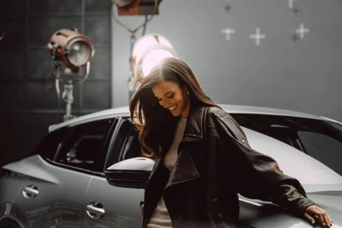 Bruna Marquezine em campanha da Omoda no Brasil