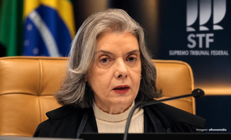 Cármen Lúcia durante sessão do Supremo Tribunal Federal
