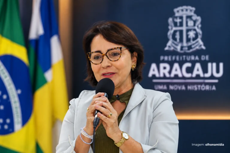Emília Corrêa durante pronunciamento sobre operação envolvendo a Prefeitura de Aracaju