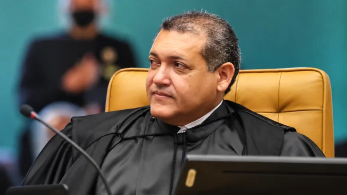 Ministro Kassio Nunes Marques durante sessão judicial.
