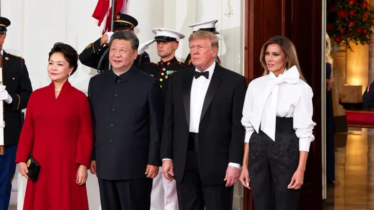 Xi Jinping e Donald Trump durante visita oficial à Casa Branca