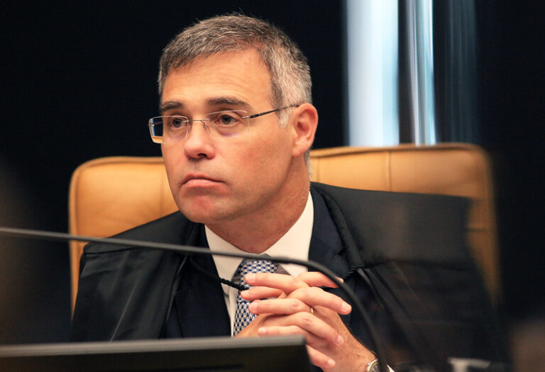 Possível reação de André Mendonça amplia tensão política em torno de investigação ligada ao INSS e movimenta bastidores de Brasília