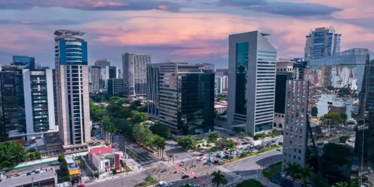 O futuro da economia brasileira: entre o potencial de potência global e os velhos obstáculos que insistem em travar o país
