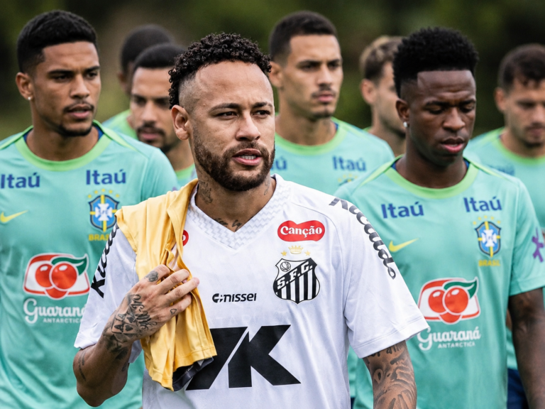 Seleção desembarca sob holofotes, mas debate sobre Neymar e foco do elenco acende alerta às vésperas da Copa